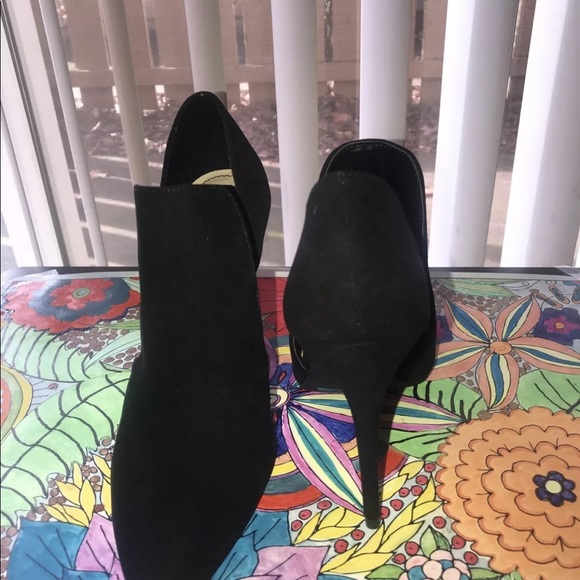 Black sued pumps - Picture 3 of 8